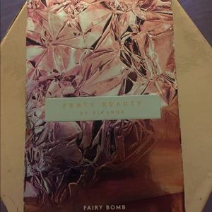 Fenty Beauty Makeup - Fenty fairy bomb Fenty Beauty Makeup - Fenty fairy bomb